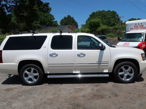 Used 2013 Chevrolet Suburban LTZ AWD/4WD image 22