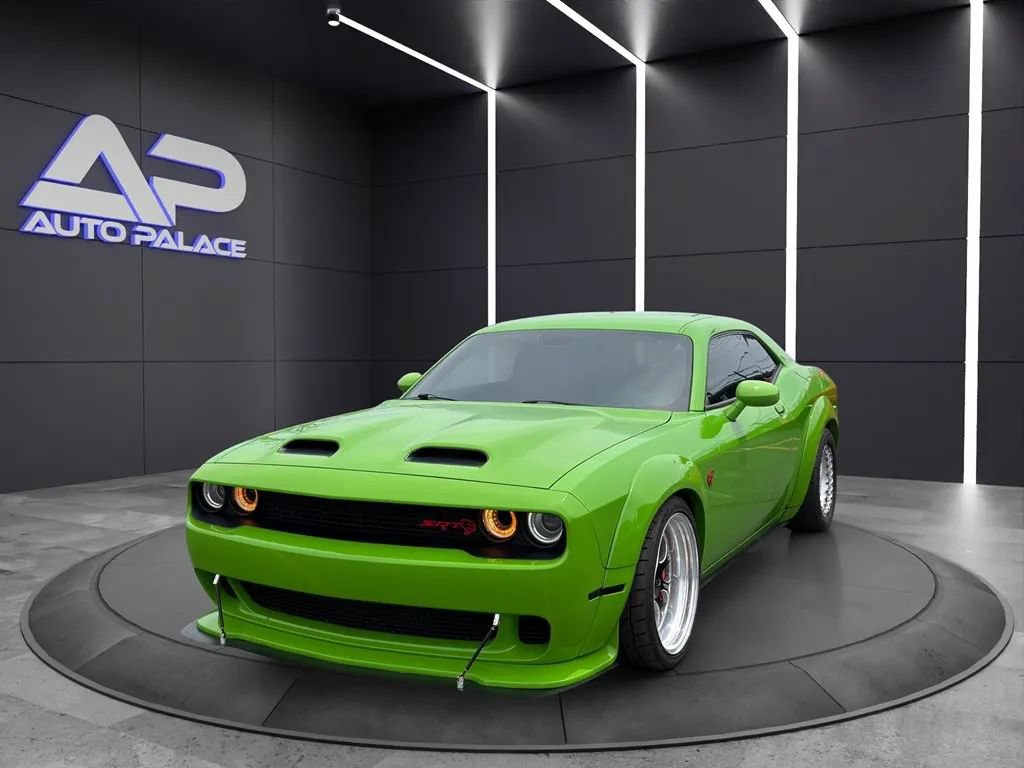 Used 2017 Dodge Challenger SRT Hellcat RWD image 1