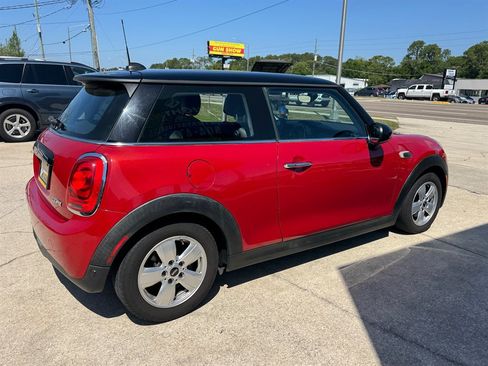 Used 2018 MINI Cooper 2-Door Hardtop w/ Premium Package FWD image 5