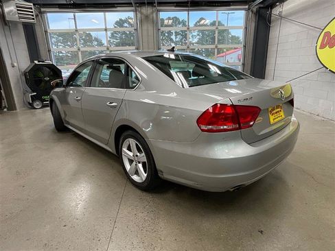 Used 2012 Volkswagen Passat 2.5 SE FWD image 3