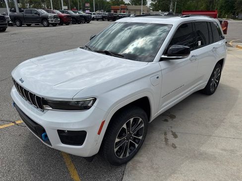 Used 2022 Jeep Grand Cherokee Overland AWD/4WD image 11