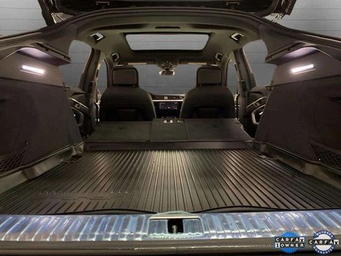 Used 2024 Audi Q8 e-tron Premium Plus image 90