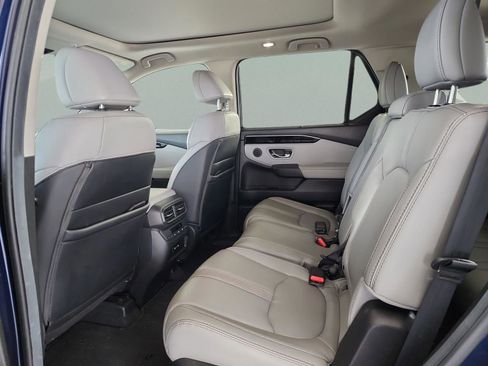 Used 2025 Honda Pilot Touring image 17