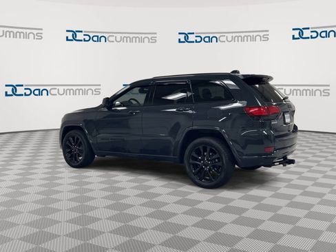 Used 2018 Jeep Grand Cherokee Altitude AWD/4WD image 6