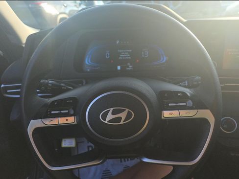 Used 2026 Hyundai Elantra SE FWD image 12