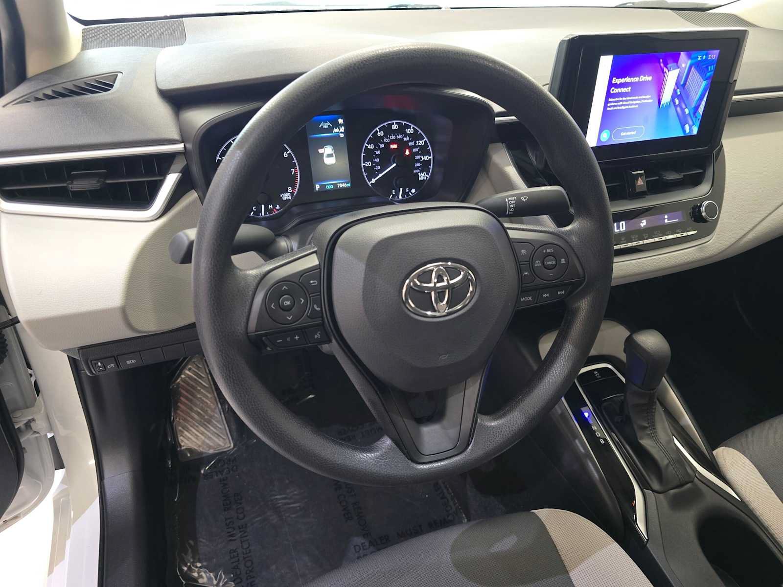 Used 2025 Toyota Corolla LE FWD image 2