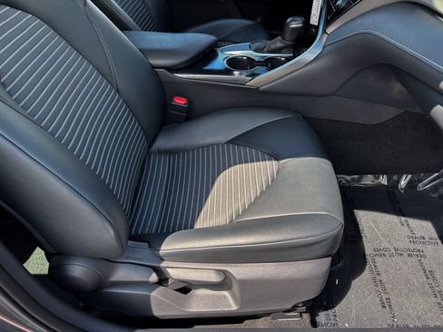 Used 2020 Toyota Camry SE FWD image 32