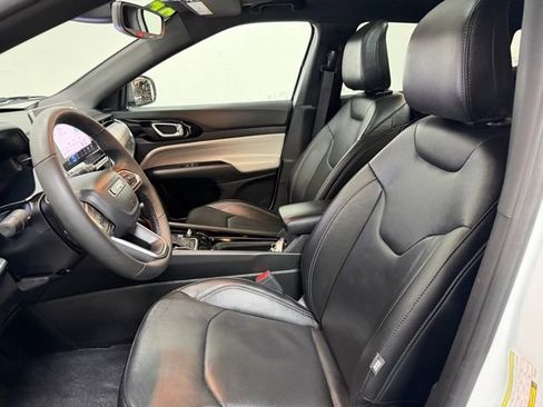 Certified 2025 Jeep Compass Limited w/ Elite Group image 16