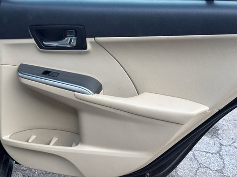 Used 2012 Toyota Camry XLE w/ Leather Pkg FWD image 24
