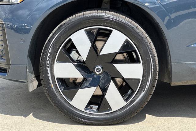 Certified 2024 Volvo XC60 T8 Plus w/ Protection Package Premier AWD/4WD image 33
