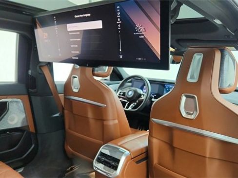 Used 2023 BMW i7 xDrive60 image 27