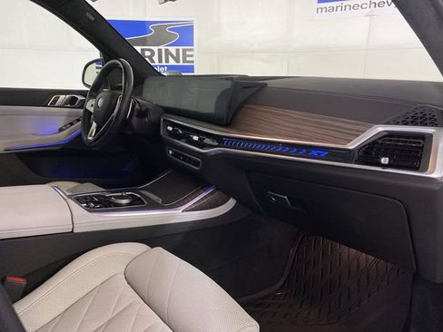 Used 2023 BMW X7 xDrive40i w/ Premium Package image 36