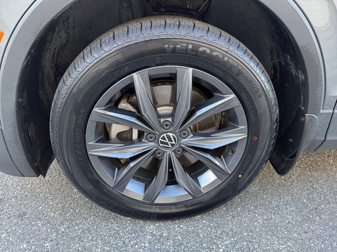 Used 2022 Volkswagen Tiguan SE image 31