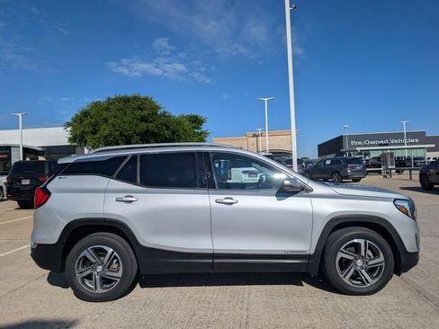 Used 2020 GMC Terrain SLT image 3