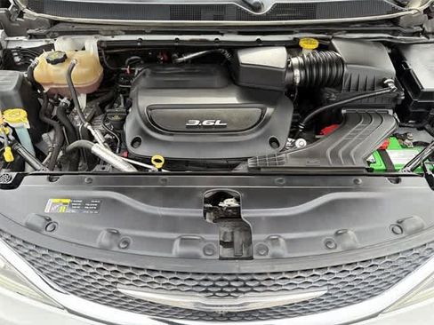 Used 2017 Chrysler Pacifica Limited w/ UConnect Theater Package image 20