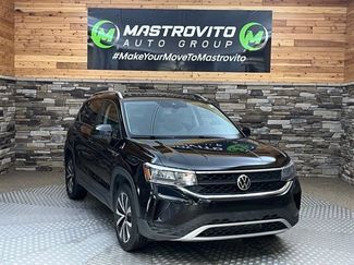 Used 2022 Volkswagen Taos SE w/ Panoramic Sunroof Package AWD/4WD video 2