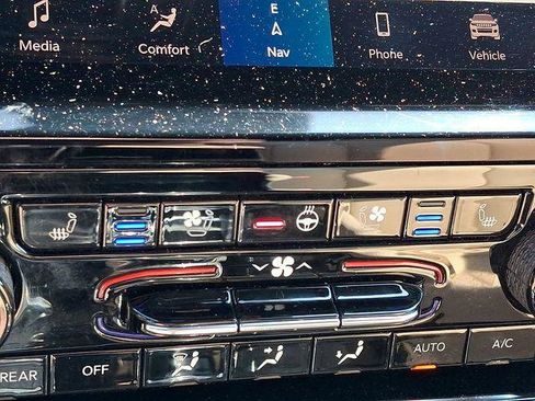 Certified 2023 Jeep Grand Cherokee 4WD 4xe w/ Luxury Tech Group II image 25