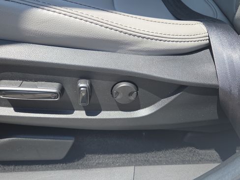 Certified 2025 Honda Pilot Touring image 10