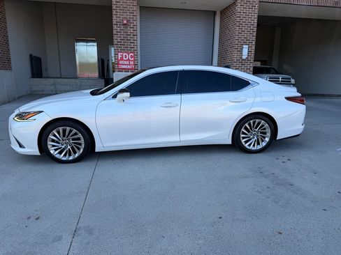 Used 2019 Lexus ES 350 Ultra Luxury w/ Accessory Package 2 FWD image 4