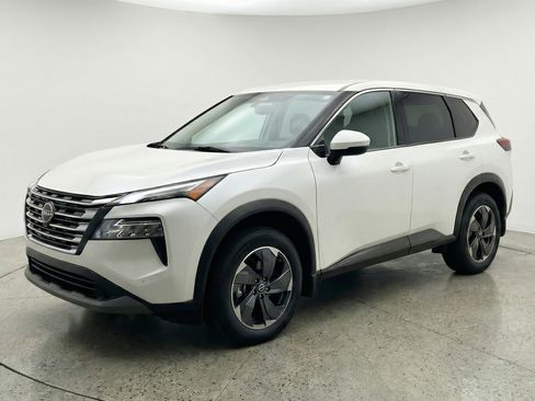 Used 2025 Nissan Rogue SV FWD image 3