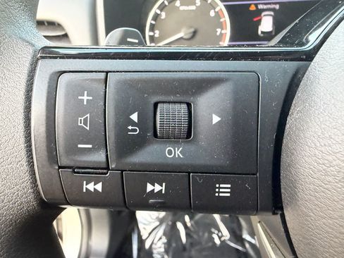 Used 2021 Nissan Rogue SV FWD image 19