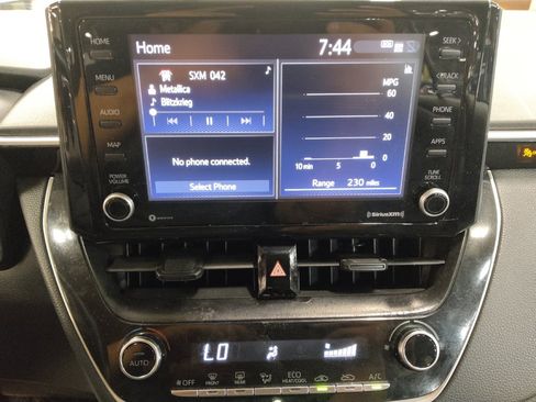 Used 2022 Toyota Corolla LE FWD image 25