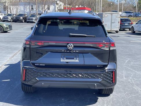 Certified 2026 Volkswagen Tiguan SEL R-Line image 6
