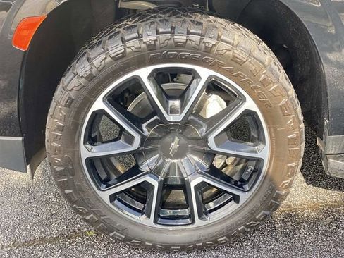 Used 2023 Chevrolet Suburban RST AWD/4WD image 12