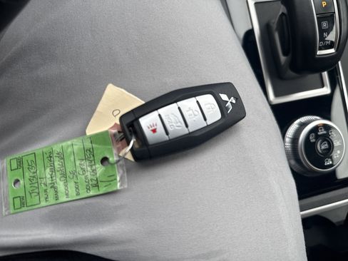 Used 2024 Mitsubishi Outlander SE image 30