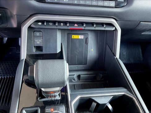 Used 2024 Toyota Tundra Limited AWD/4WD image 16