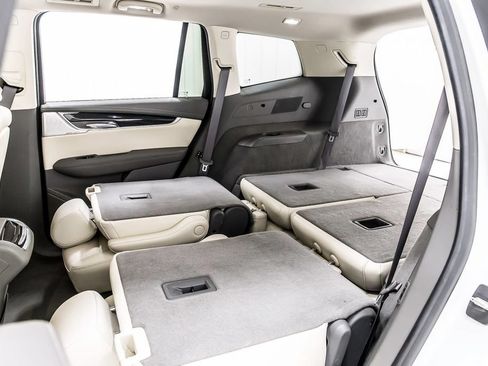 Used 2021 Cadillac XT6 Premium Luxury FWD image 36