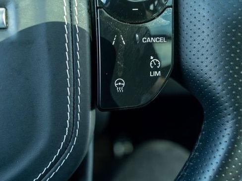 Used 2022 Land Rover Range Rover Sport SVR Carbon Edition image 32