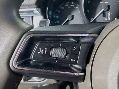 Used 2023 Porsche Macan image 14