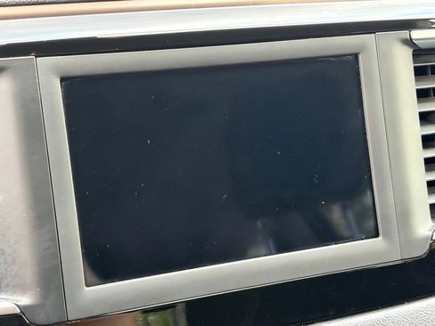 Used 2020 Chrysler Voyager L FWD image 23