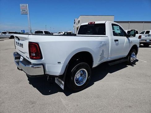 New 2026 RAM 3500 Tradesman AWD/4WD image 38