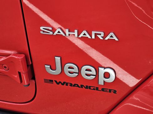Used 2024 Jeep Wrangler Unlimited Sahara AWD/4WD image 7