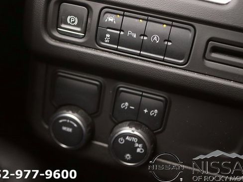Used 2023 Chevrolet Suburban Premier image 27