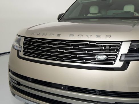 Used 2025 Land Rover Range Rover Long Wheelbase SE image 35