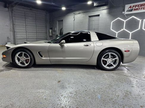 Used 2002 Chevrolet Corvette Coupe w/ Preferred Equipment Group2 RWD image 2