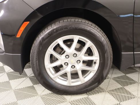 Used 2023 Chevrolet Equinox LT w/ Driver Convenience Package image 17