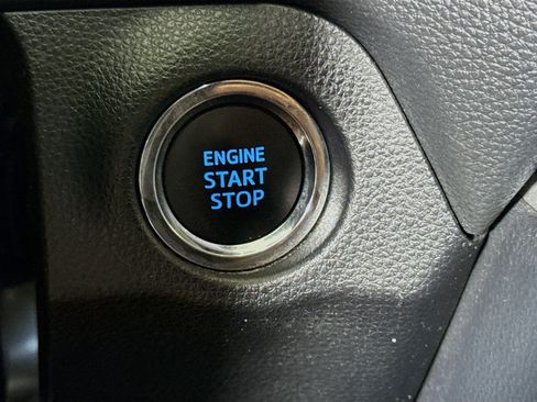 Used 2020 Toyota RAV4 XLE w/ Carpet Mat Package FWD image 21