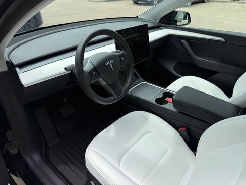 Used 2023 Tesla Model Y Long Range AWD/4WD image 24