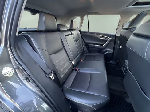 Used 2020 Toyota RAV4 Limited image 27