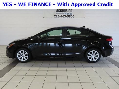 Used 2024 Toyota Corolla LE image 3