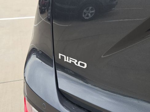 Certified 2023 Kia Niro EX Touring FWD image 12