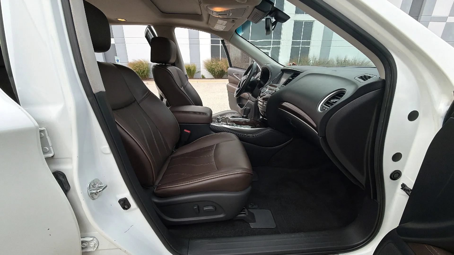 Used 2015 INFINITI QX60 Luxe w/ Deluxe Touring Package AWD/4WD image 18