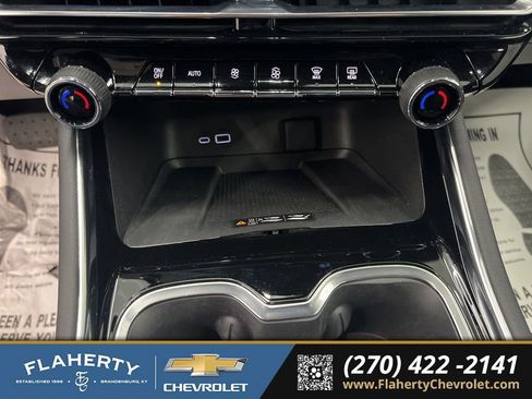 Used 2025 Chevrolet Traverse LT image 29