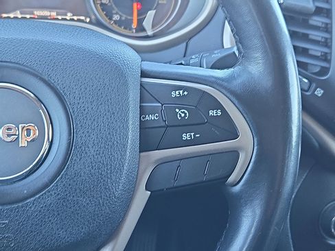 Used 2016 Jeep Cherokee Limited image 19