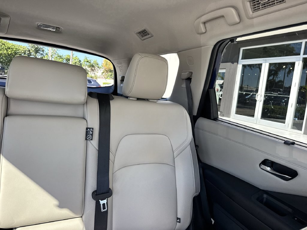 Used 2022 Nissan Pathfinder SL w/ SL Black Package AWD/4WD image 19