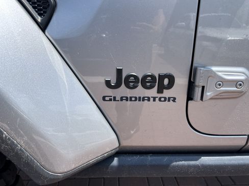 Used 2021 Jeep Gladiator Sport AWD/4WD image 37